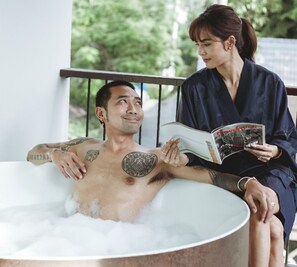 Deck Room | Minibar, caja de seguridad en la habitación y escritorio