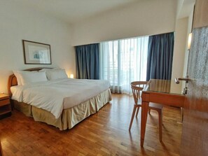 Executive-sviitti (1) | Tallelokero huoneessa, työpöytä, pimennysverhot, silitysrauta/-lauta