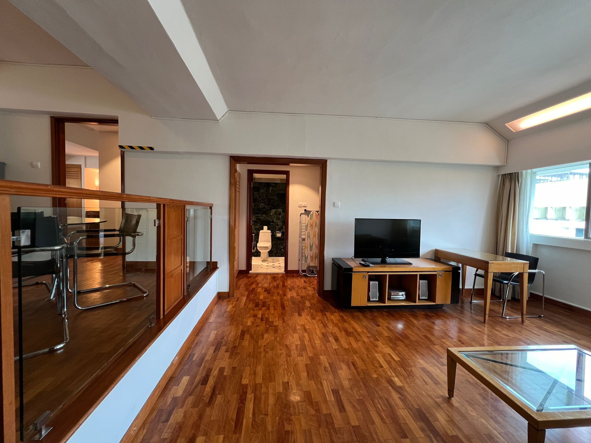 デラックス スイート (2) | リビング エリア | スマートテレビ