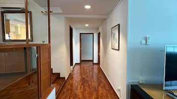 2 Executive Suite | 1 bedroom, in-room safe, desk, blackout drapes