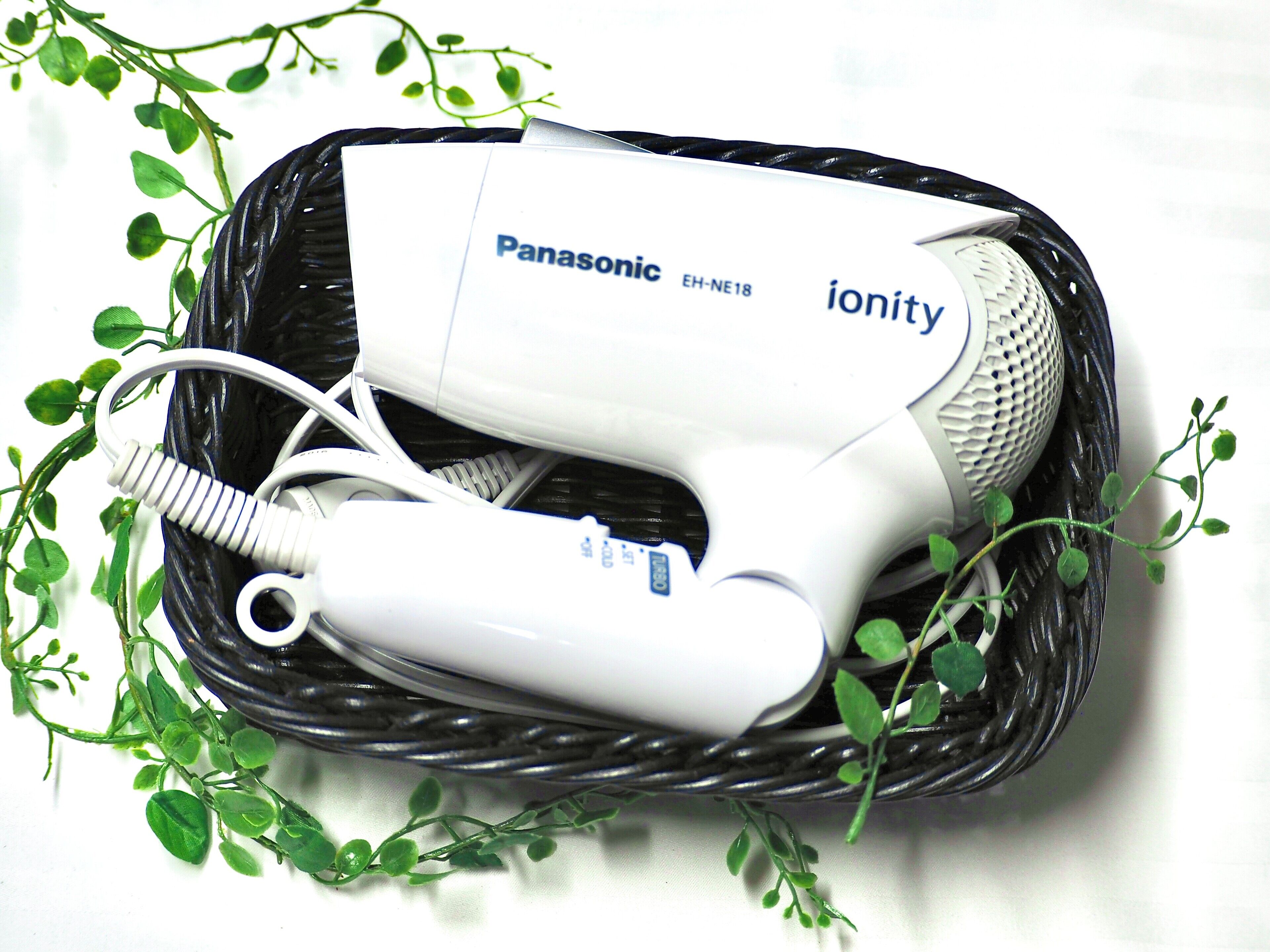 combined shower/bathtub, free toiletries, hair dryer, slippers