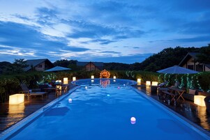 季节性开放的室外游泳池