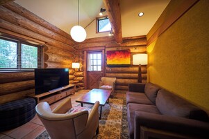 Private Villa (Pets Not Allowed, F4B) | Desk, rollaway beds, free WiFi, bed sheets