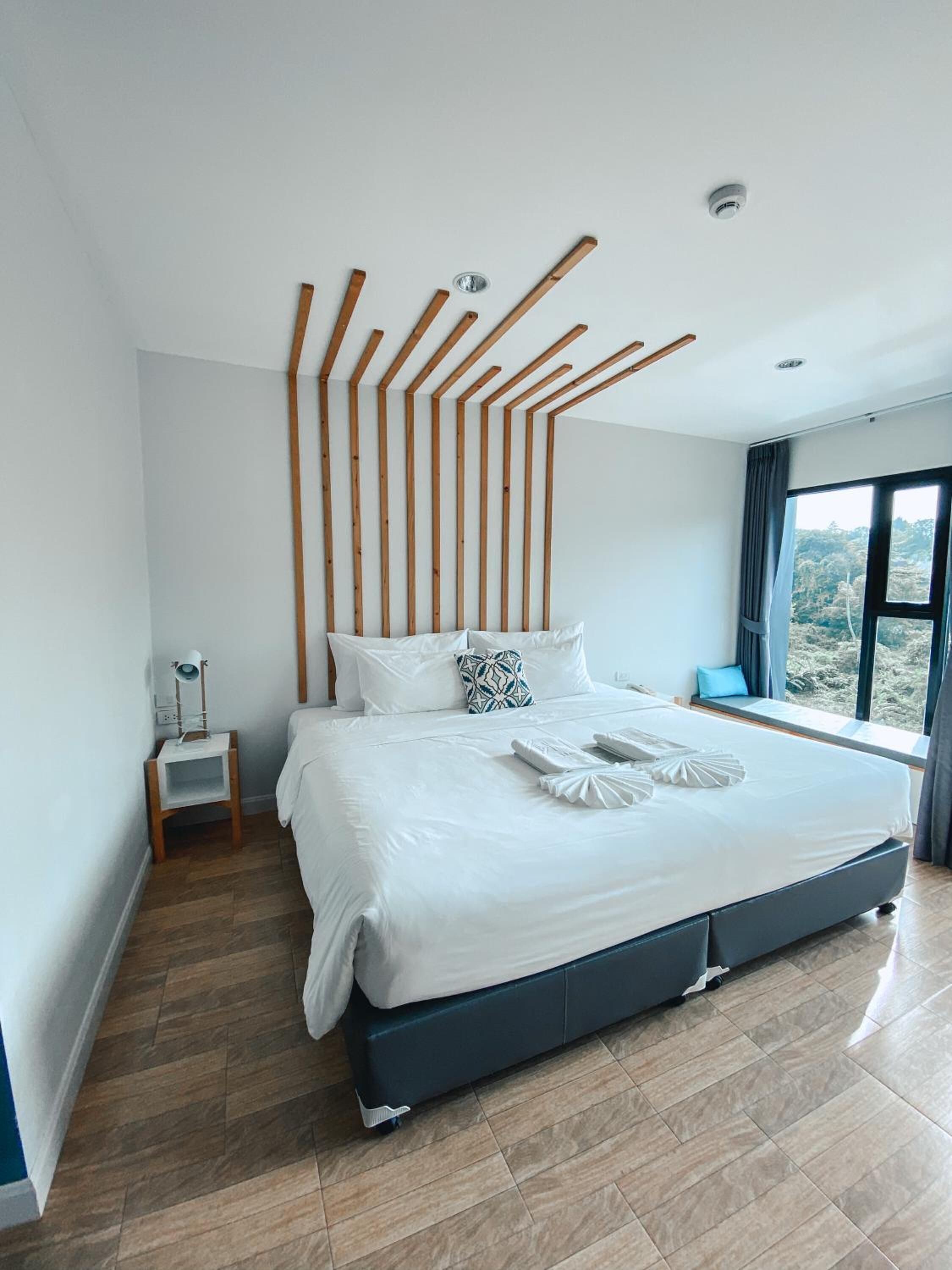 minibar, in-room safe, desk, free wifi