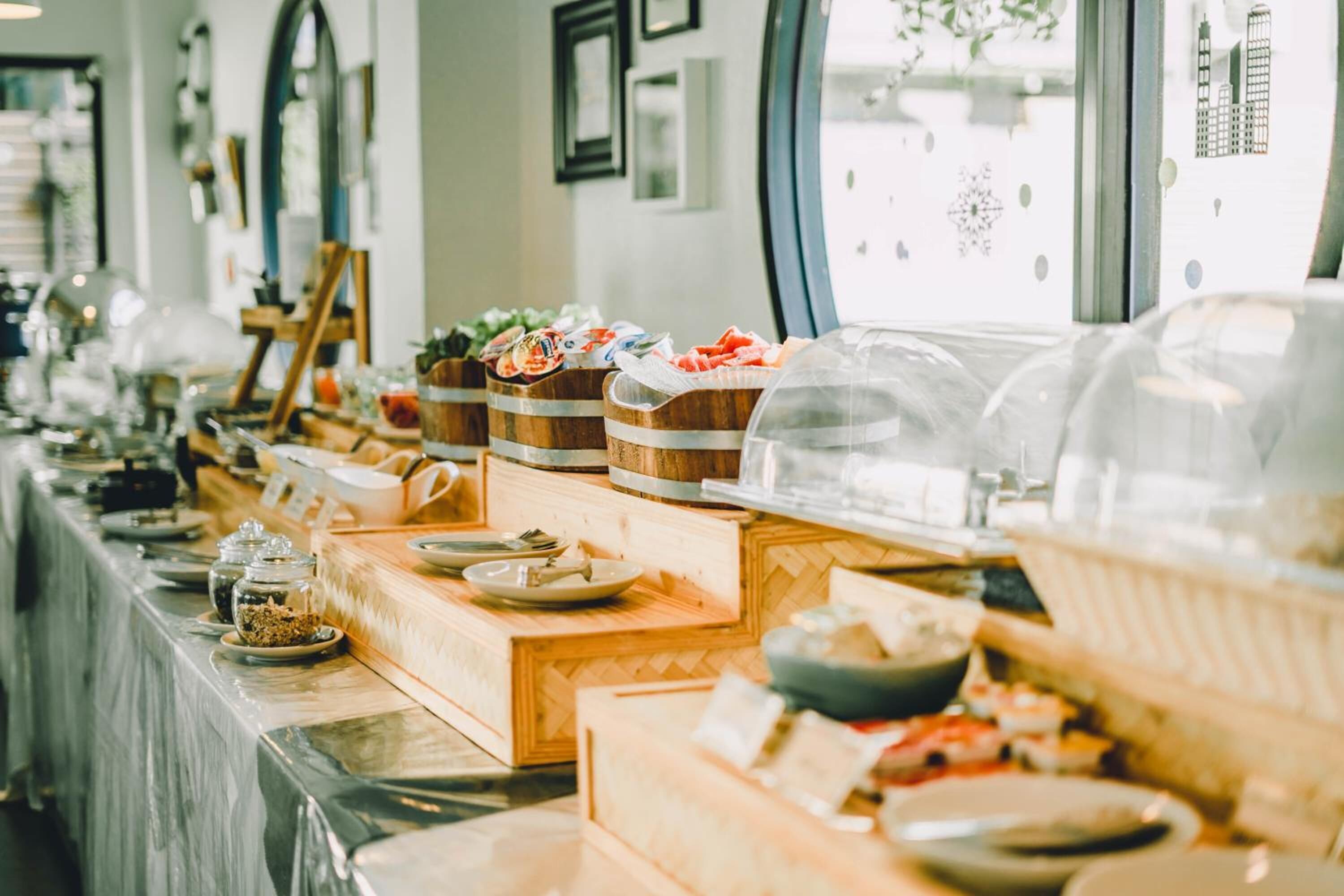 breakfast, lunch and dinner served