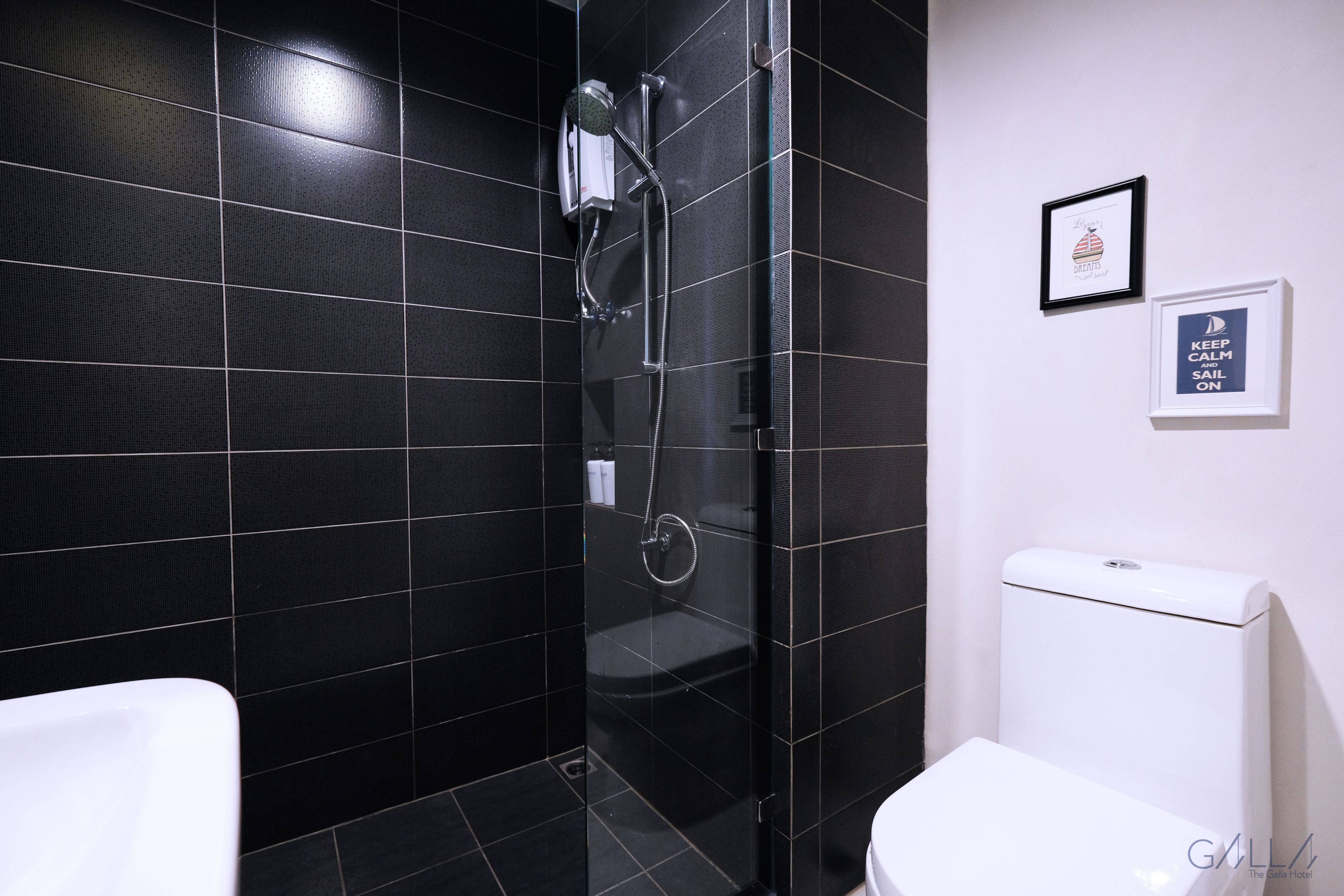 happy room  | bathroom | deep-soaking bathtub, free toiletries, hair dryer, bathrobes