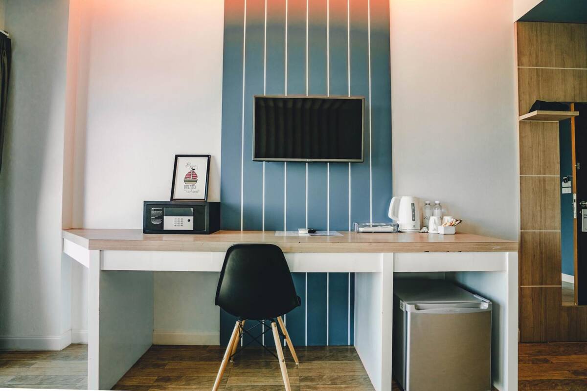 minibar, in-room safe, desk, free wifi