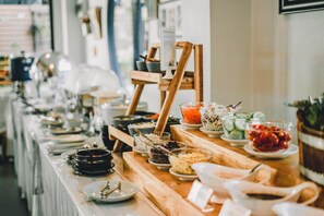 Breakfast, lunch and dinner served - The Galla Hotel (Ranong)