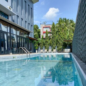 Outdoor pool, pool loungers