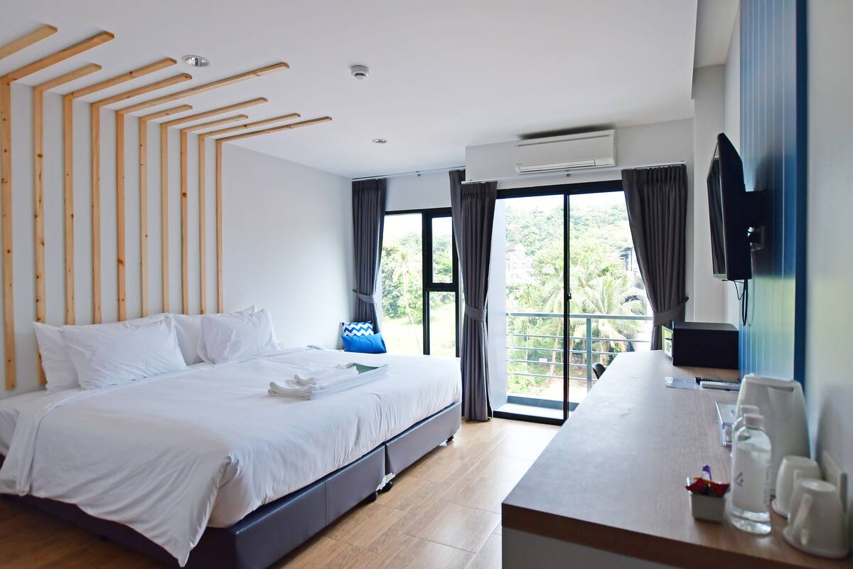 minibar, in-room safe, desk, free wifi