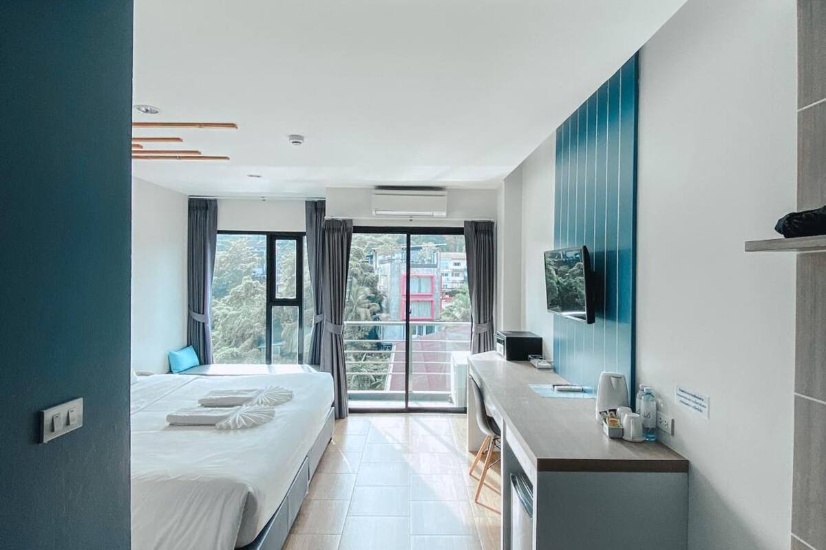 minibar, in-room safe, desk, free wifi