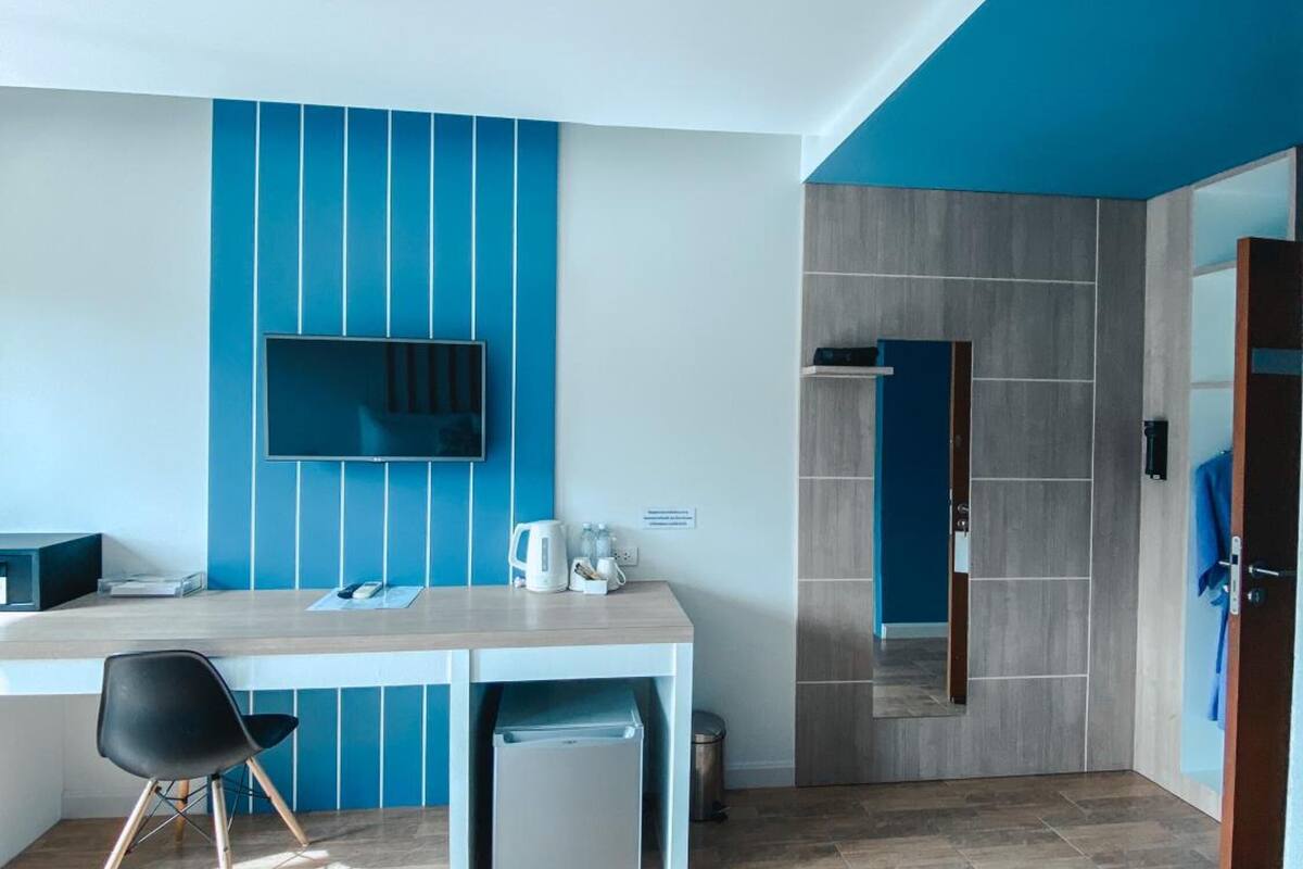 minibar, in-room safe, desk, free wifi