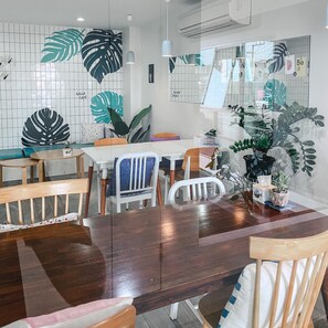 Breakfast, lunch and dinner served