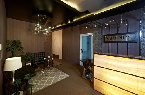 OYO 105 Melbourne Suites