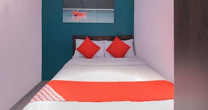 OYO 105 Melbourne Suites