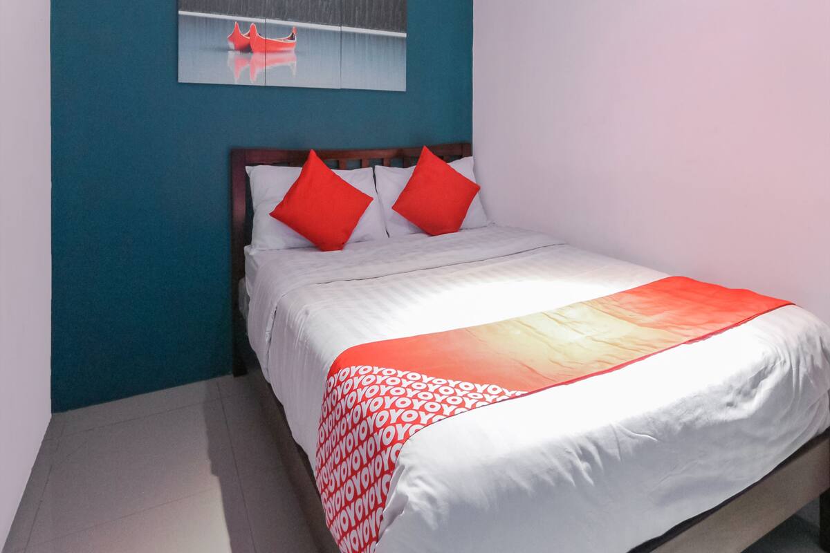 Deluxe Double Room | Desk, free WiFi, bed sheets