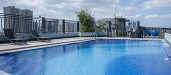 OYO 105 Melbourne Suites