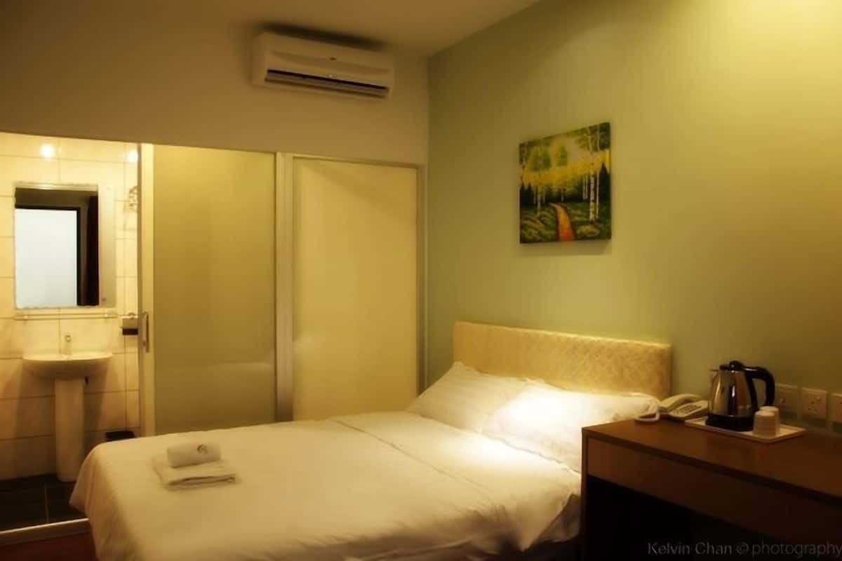 Standard Double | Desk, free WiFi