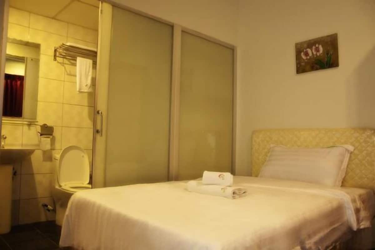 1 bedroom, desk, free WiFi