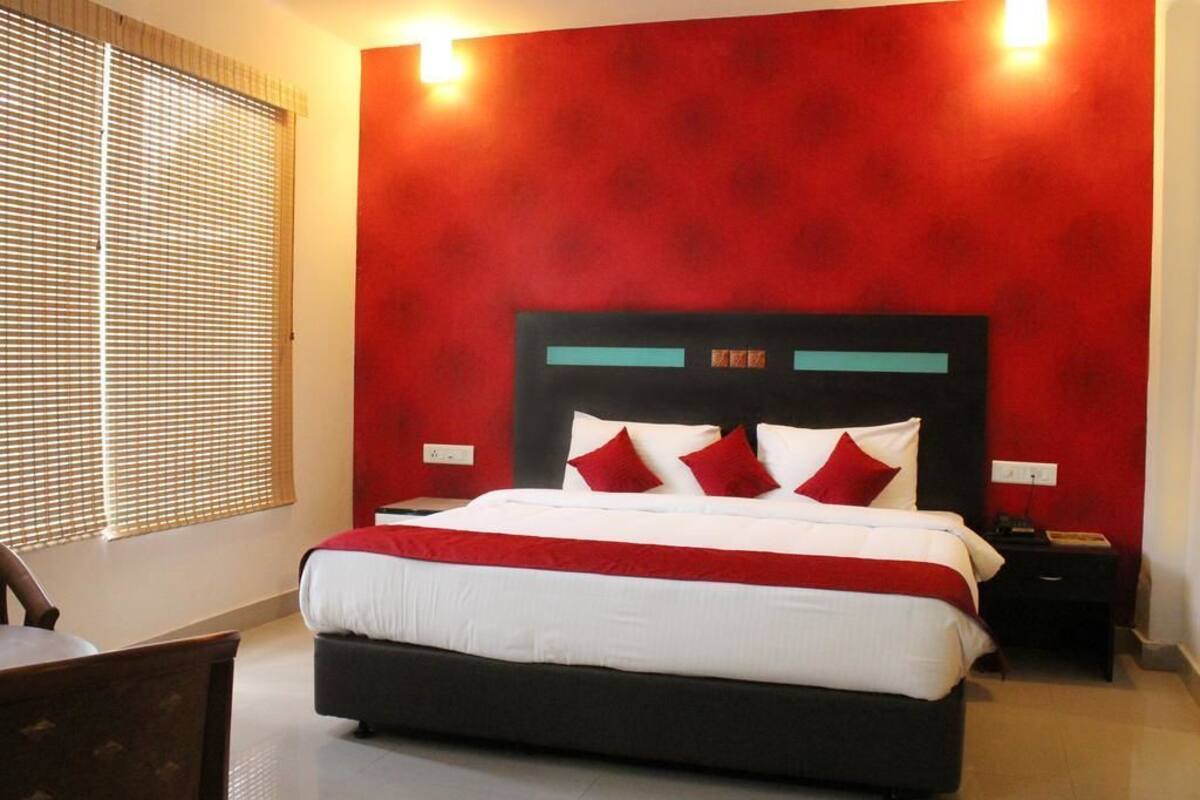Desk, iron/ironing board, rollaway beds, free WiFi