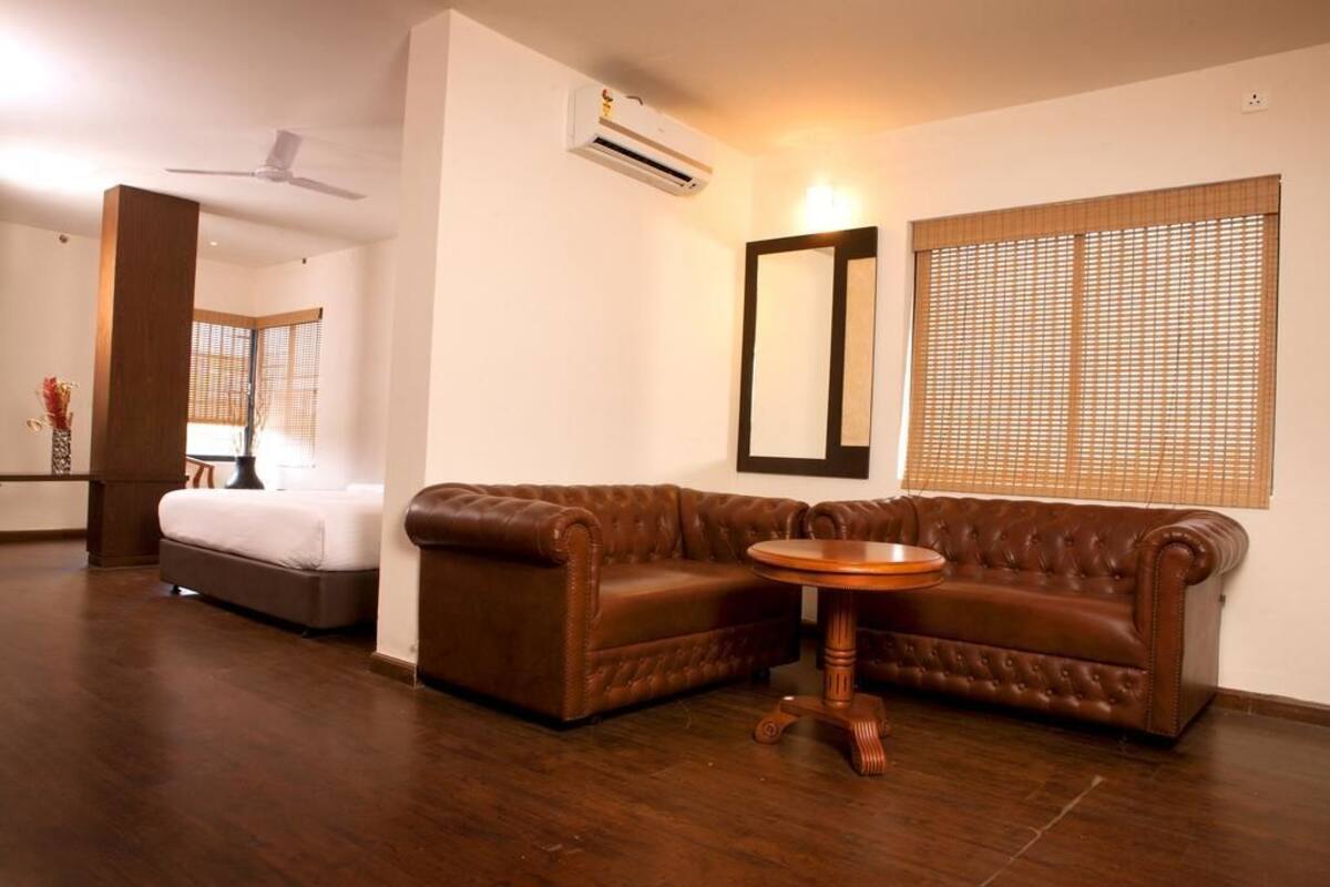 Desk, iron/ironing board, rollaway beds, free WiFi