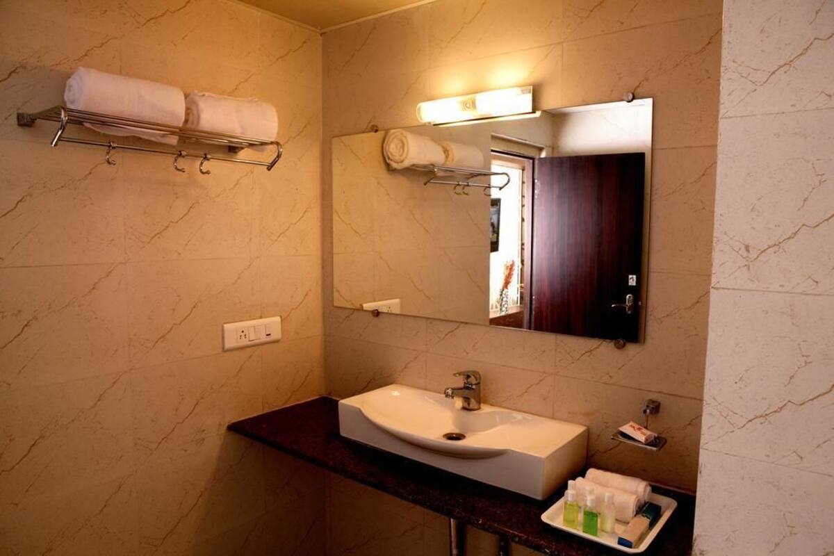 Bathroom sink