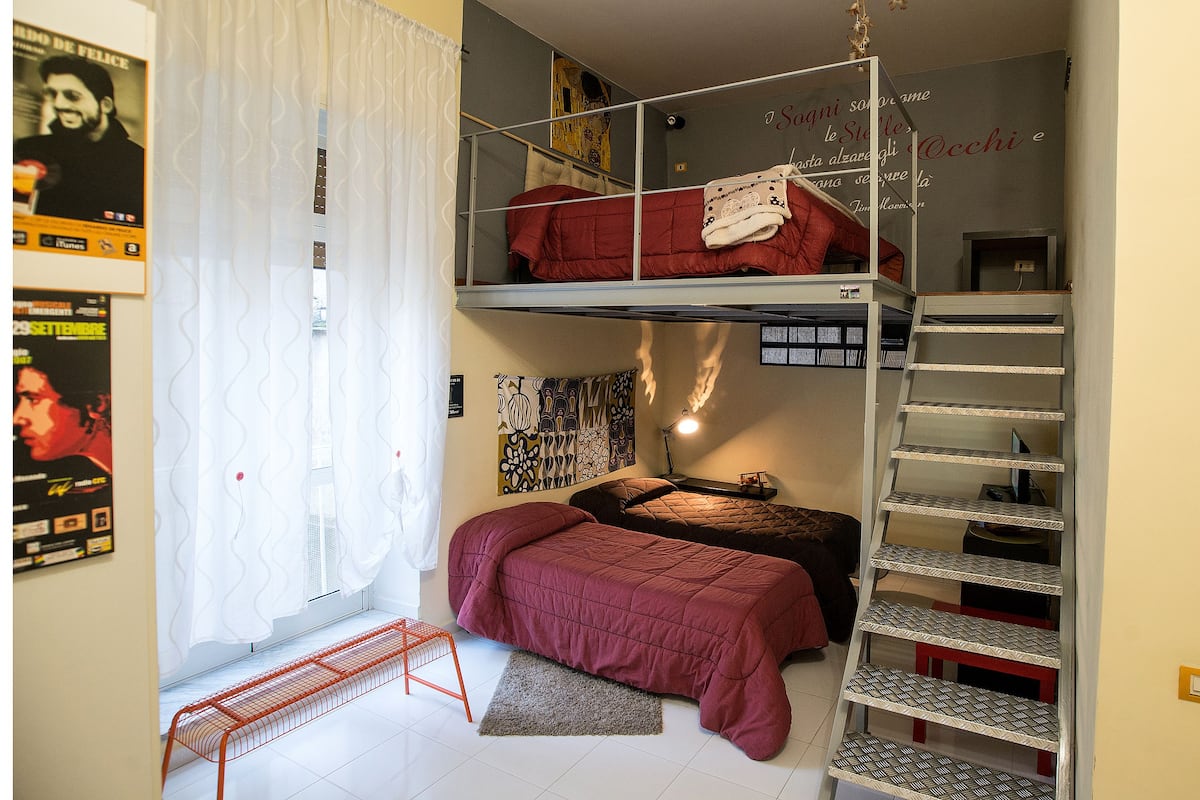 Chambre Quadruple, balcon, vue cour intérieure | Literie de qualité supérieure, bureau, lits bébé (en supplément)