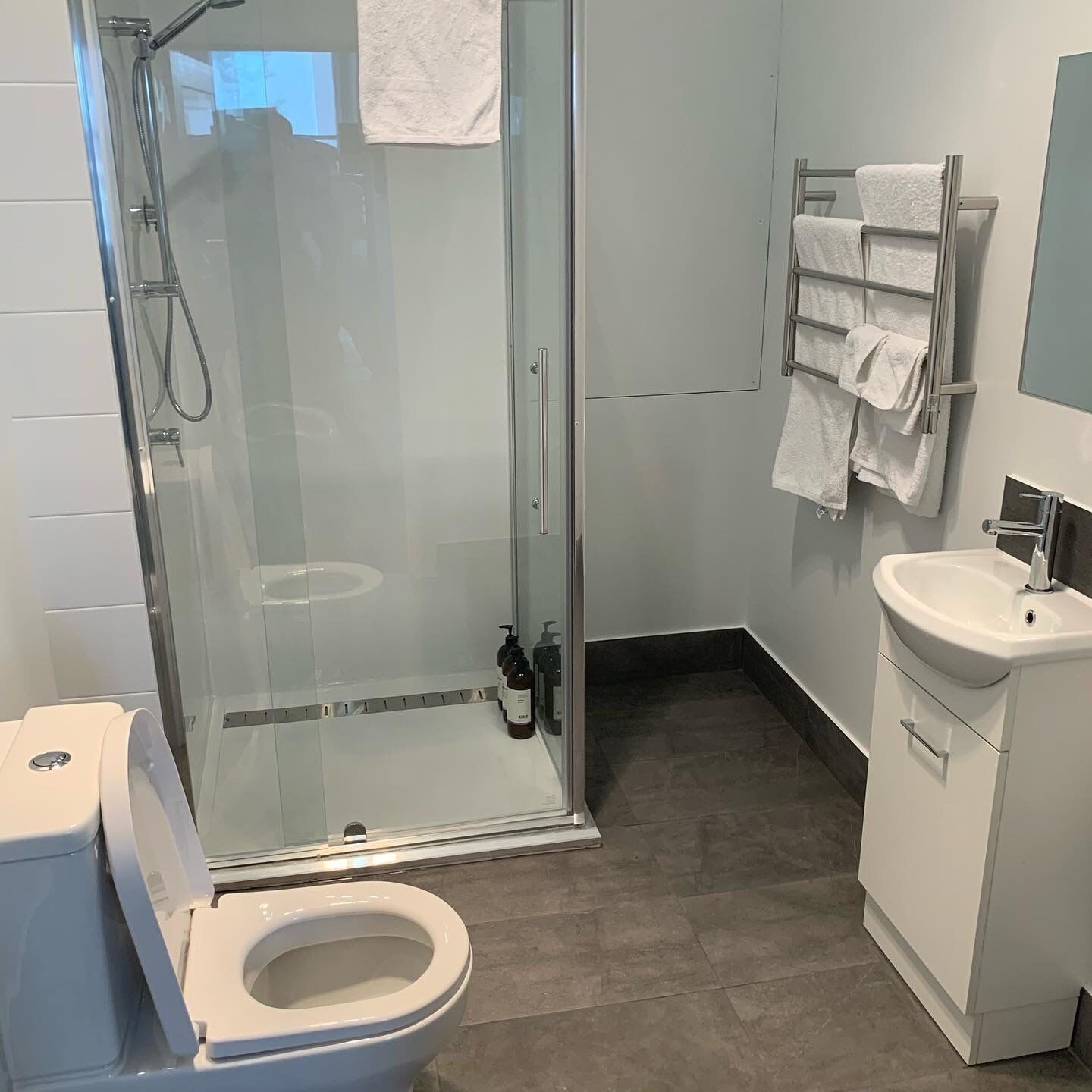 studio 1 | bathroom | towels