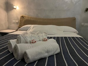 Minibar, in-room safe, desk, iron/ironing board - Glamour Spanish Steps (Rome)
