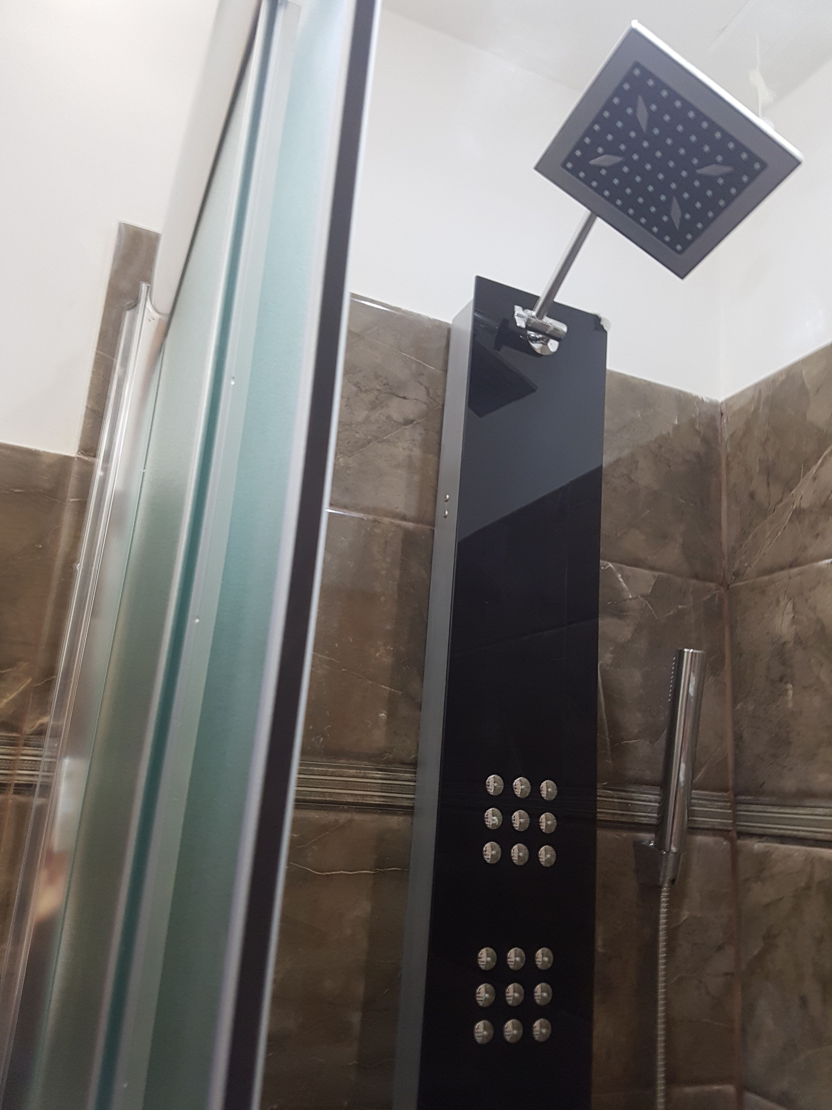 Deluxe-Doppelzimmer | Dusche im Bad