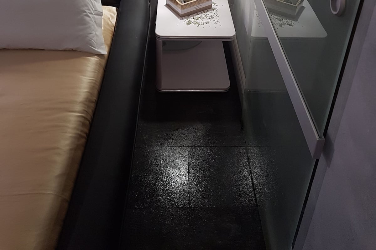Minibar, in-room safe, desk, iron/ironing board