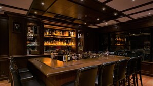 Bar (on property) - Noborioji Hotel (Nara)
