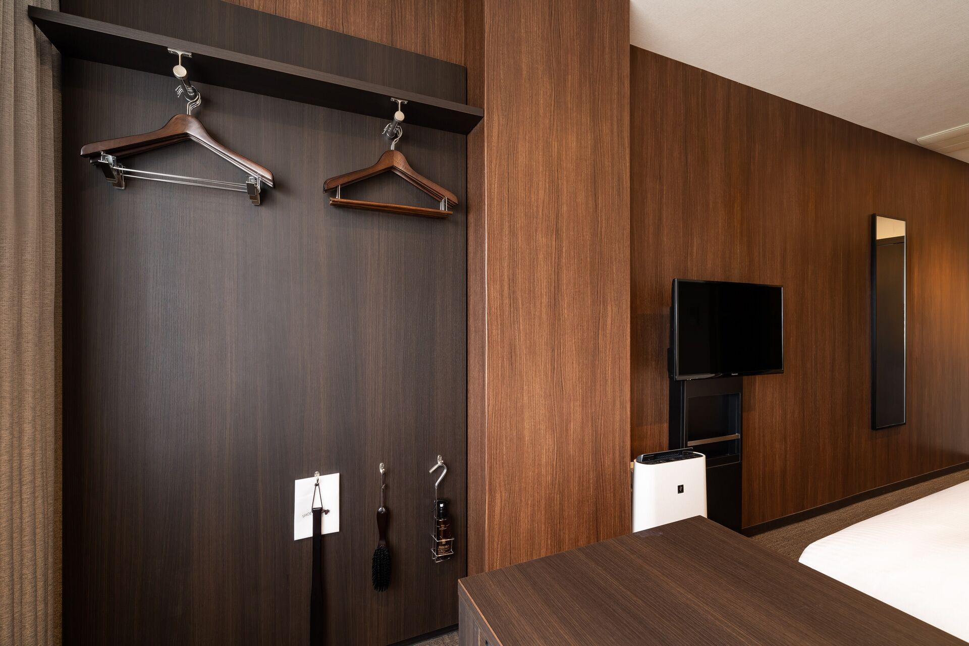 Caja fuerte, escritorio, espacio para trabajar con un portátil