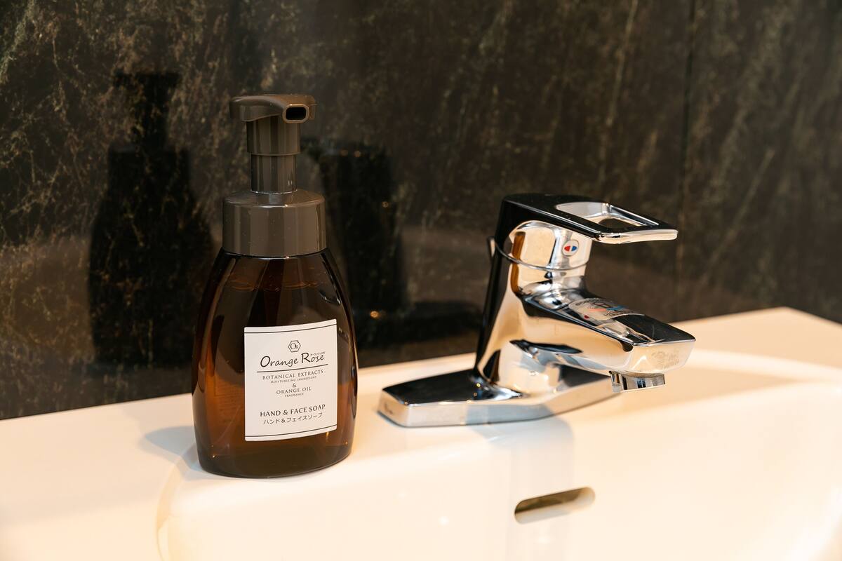 in-room safe, desk, laptop workspace, blackout curtains