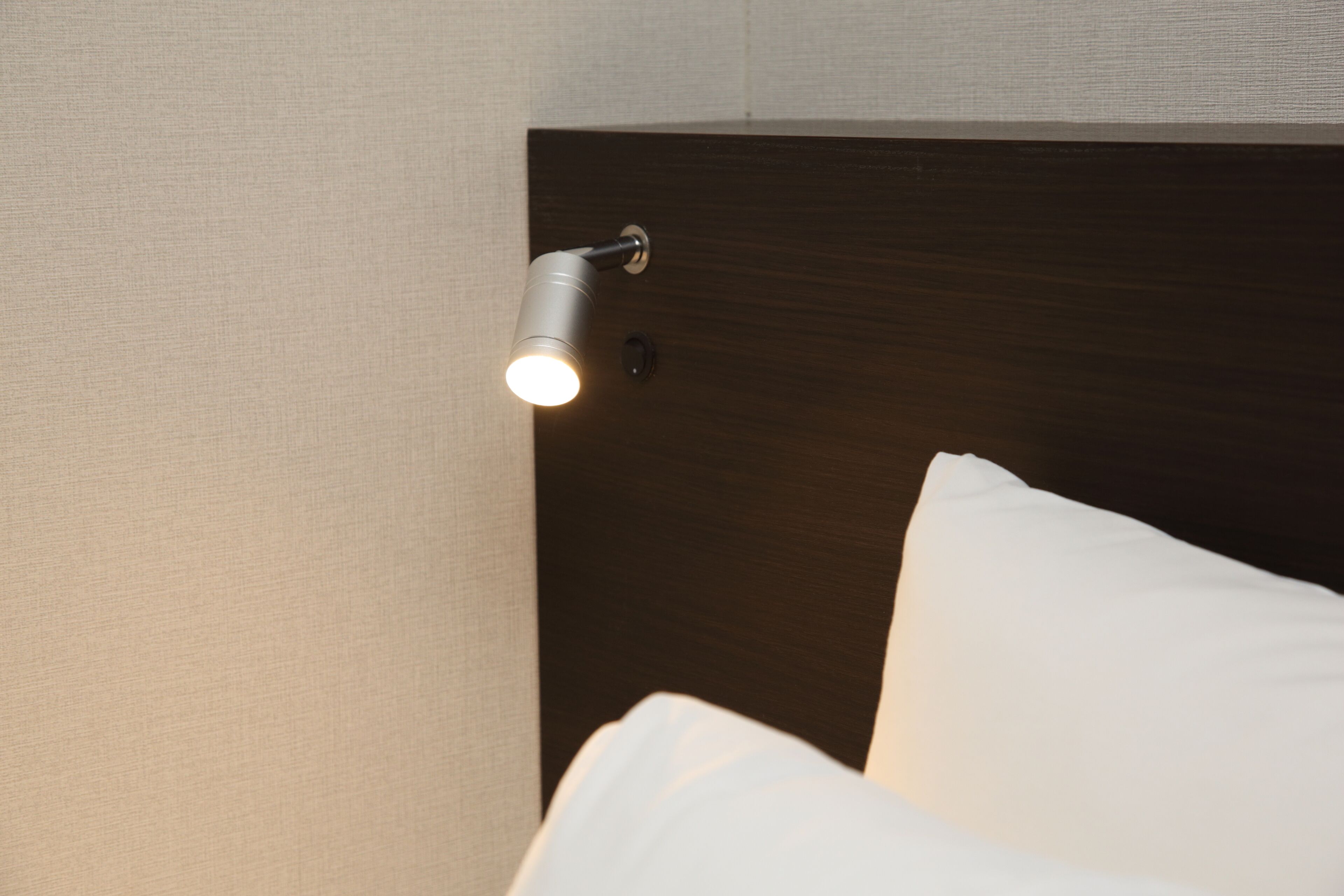 in-room safe, desk, laptop workspace, blackout curtains