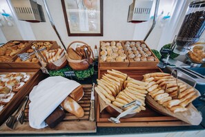Daily buffet breakfast (RUB 1200 per person) - Sberbank Corporate Center (Estosadok)