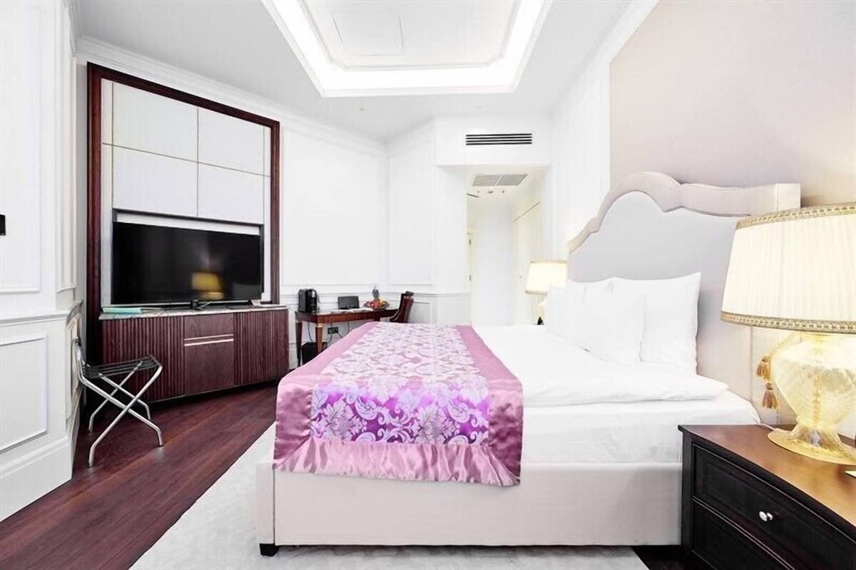 Deluxe Double Room | Premium bedding, minibar, in-room safe, desk