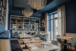 S'hi serveixen esmorzars, dinars i sopars 