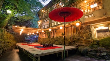 Tempat makan outdoor