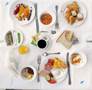 Frokostbuffé hver dag (mot et tillegg)