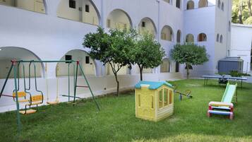 Área de juegos infantiles al aire libre