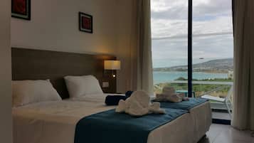 套房, 1 间卧室 (Sea & Pool View) | 办公桌、熨斗/熨衣板、免费婴儿床、折叠床/加床(额外收费)