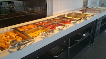 Tägliches Frühstücksbuffet (7 EUR pro Person)