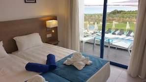 Desk, iron/ironing board, free cots/infant beds, rollaway beds - Marica's Boutique Hotel (Kissonerga)