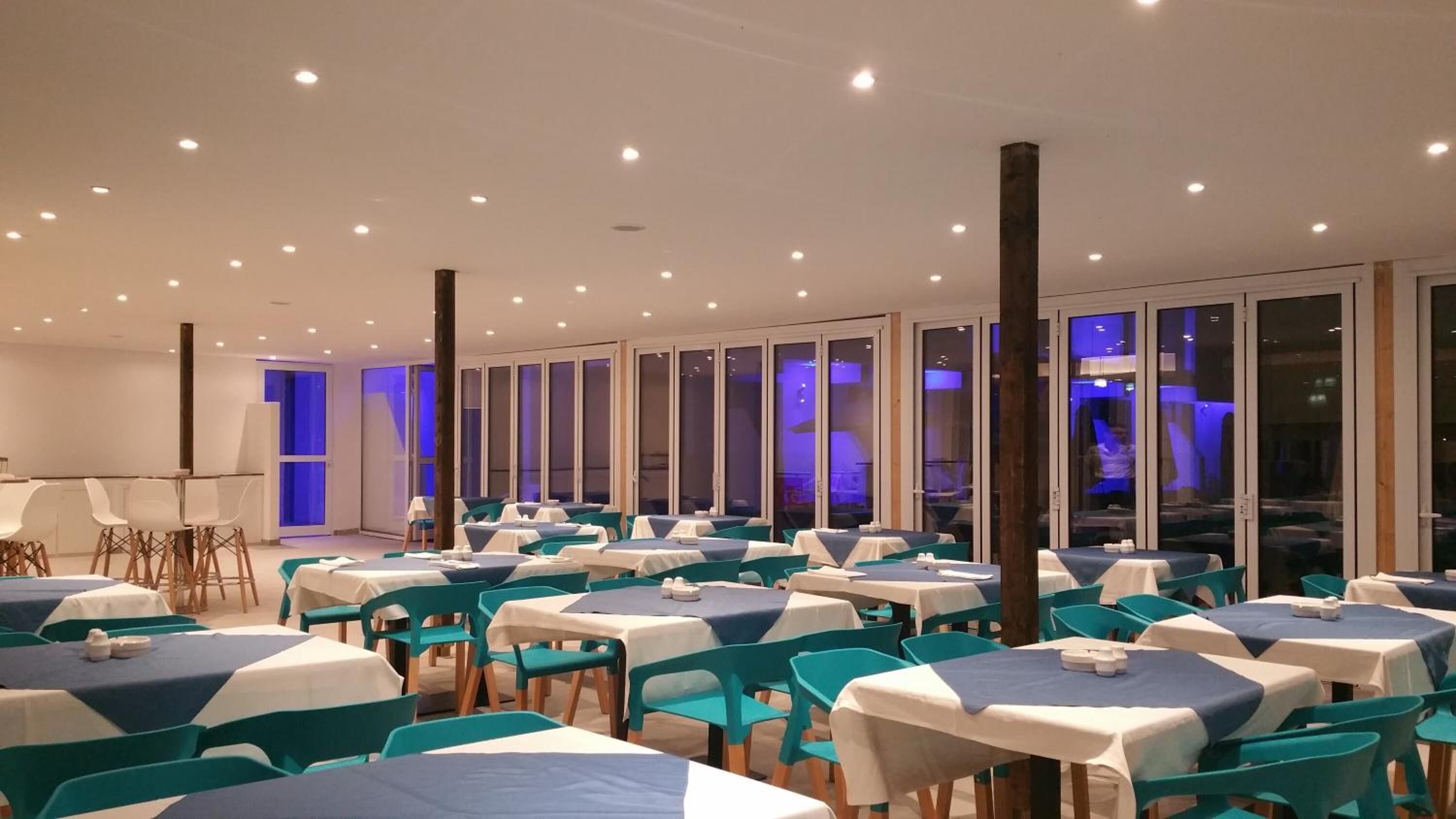 Breakfast, lunch, dinner served; international cuisine 