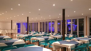 S'hi serveixen esmorzars, dinars, sopars i plats de cuina internacional 