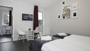 Family Room | Desk, cribs/infant beds, rollaway beds, free WiFi