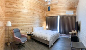 Roupas de cama premium, cortinas blackout, Wi-Fi de cortesia