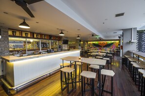 Lounge - FOX Lite Royal Bay Makassar (Makassar)