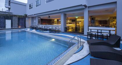 FOX Lite Royal Bay Makassar
